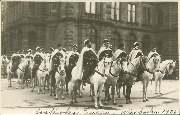 Schloßplatz arabische Reiter 1923